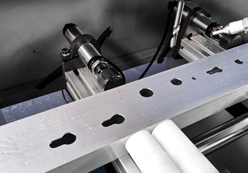 Aluminum copy router machine hole routing effect